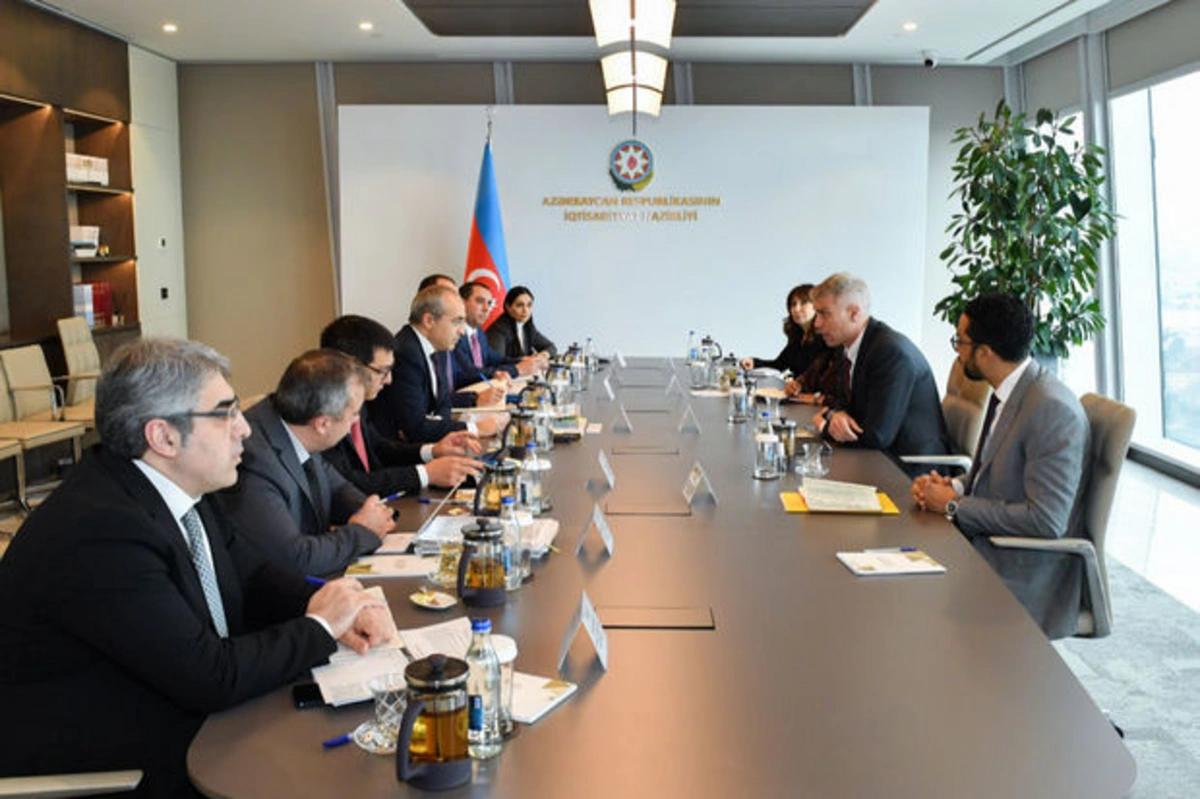 Министр экономики АР встретился с региональным директором Всемирного банка по Южному Кавказу - ФОТО